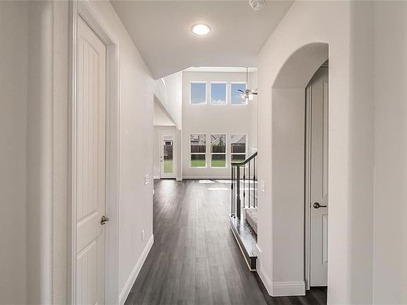 4th image of 4410 Juniper Ln
