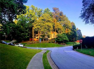 880 Chestnut Lake Dr NE, Marietta, GA 30068