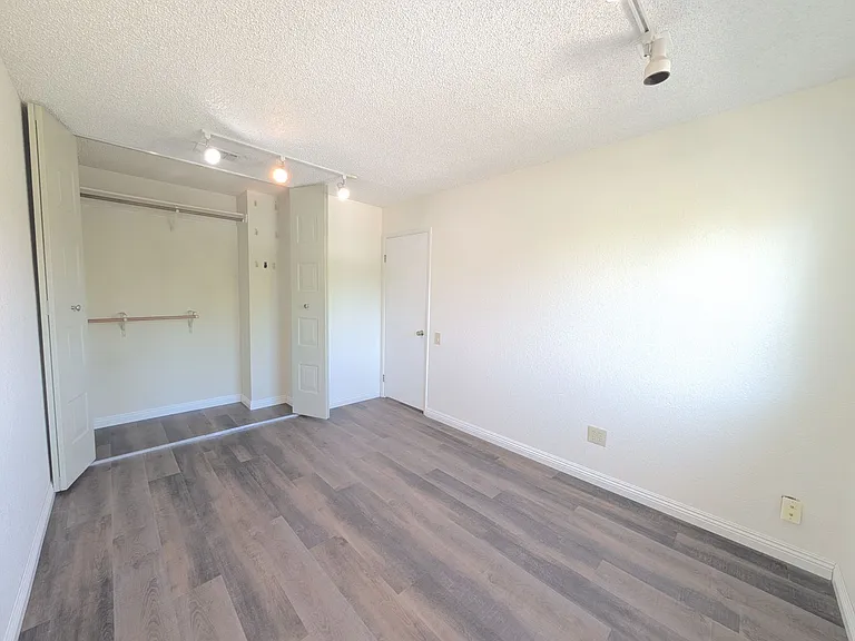 10988 Mira River Ct — Photo 23