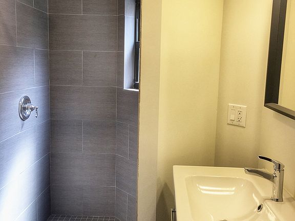 5th image of 2154 N Cleveland Ave APT 3R