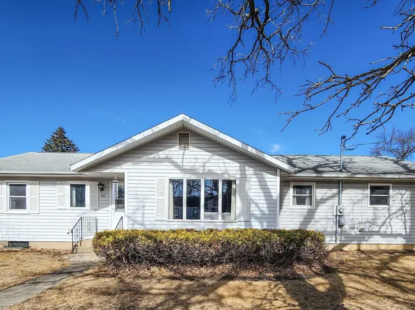 201 W Elm St, Manchester, IA 52057