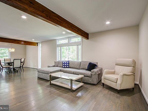 5th image of 9417 Garden Ct