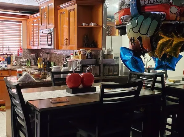 8085 NW 8th St APT 6, Miami, FL 33126