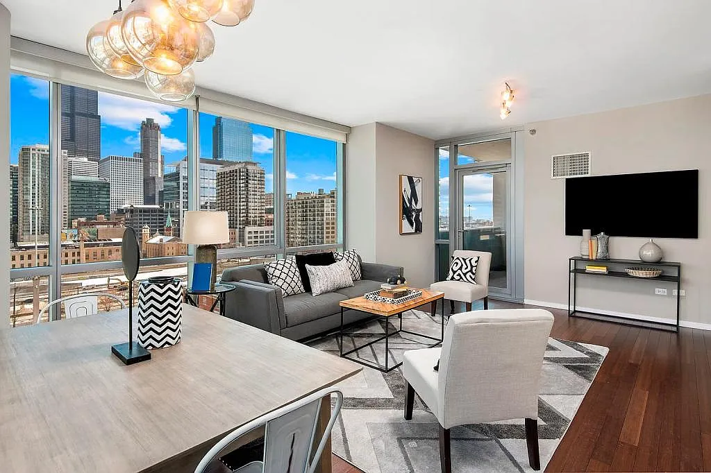 123 S Green St, Unit 903B — Photo 4