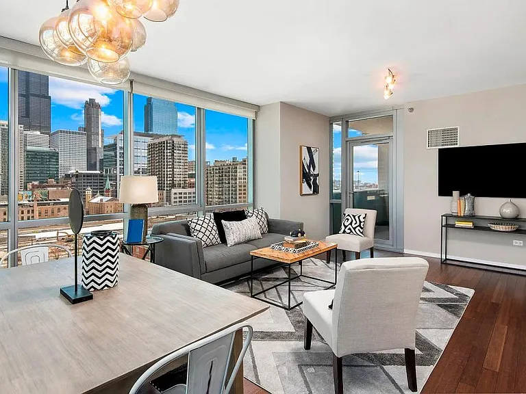 123 S Green St #903B — Photo 4