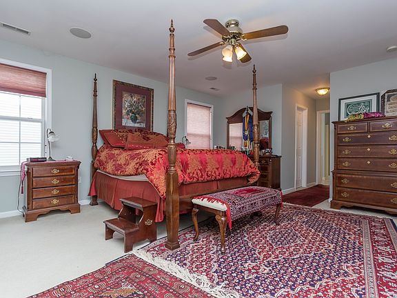 4th image of 50 Scotland Cir