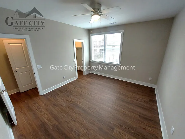 38 E 4th St — Photo 8