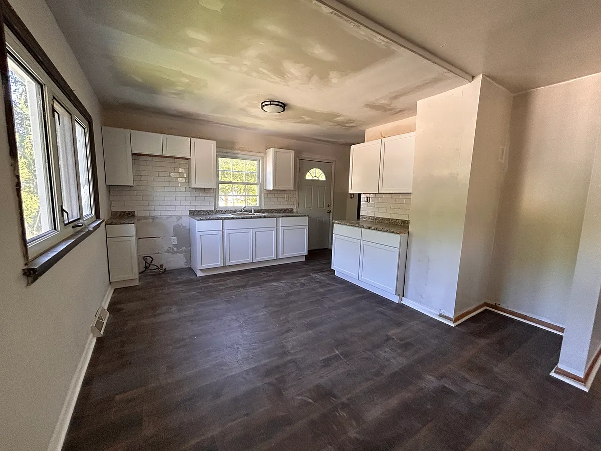 Building Photo - 66 Little Deer Creek Rd