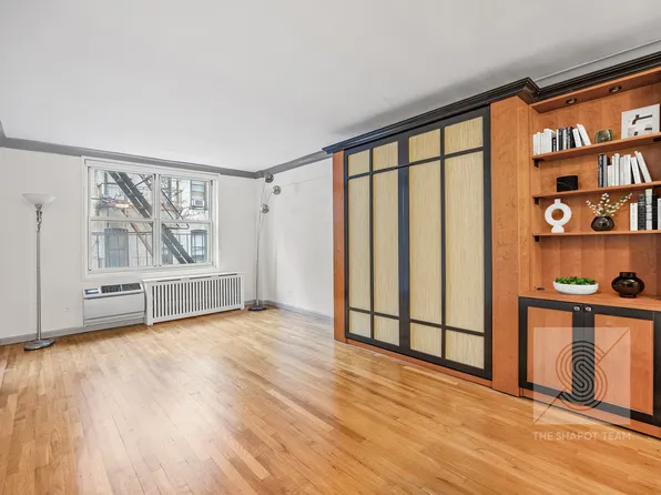 345 East 54th Street 3C image 2 of 6