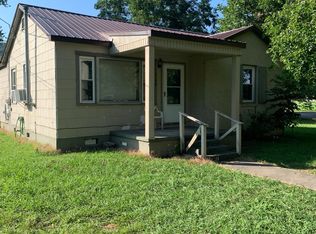 208 E 4th St, Stevenson, AL 35772
