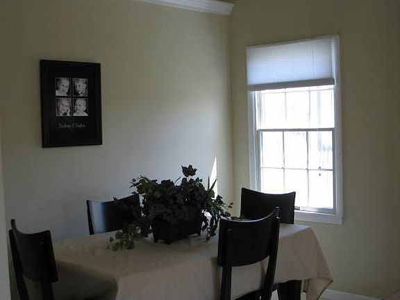 5th image of 110 Joanne Dr