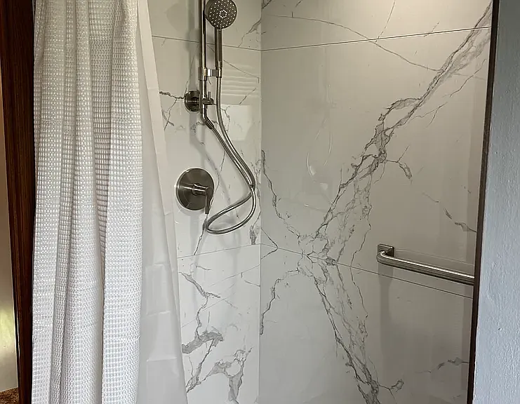 W186S8605 Douglas Dr — Photo 12