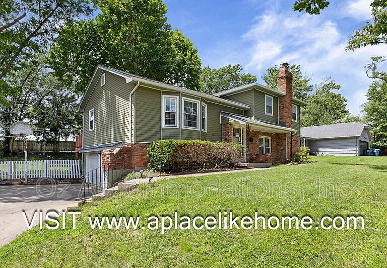 9514 Glenwood St — Photo 2