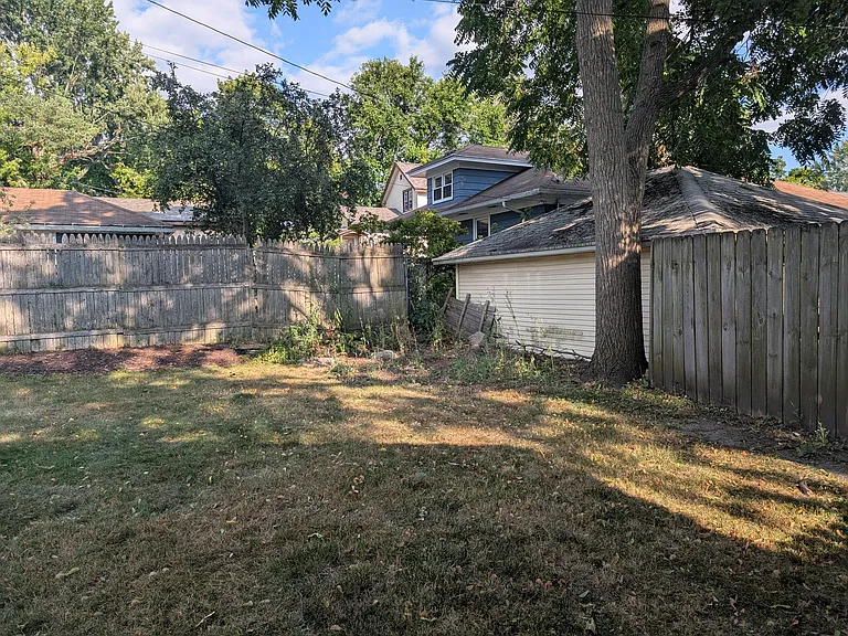 310 Eastern Ave NE — Photo 34