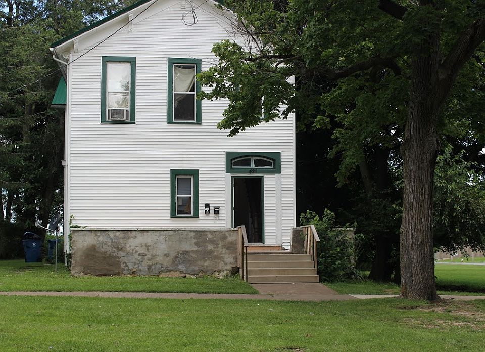 1st image of 421 E Washington St