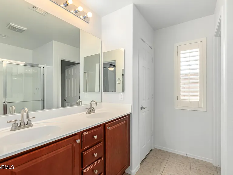 2227 E Stacey Rd — Photo 17