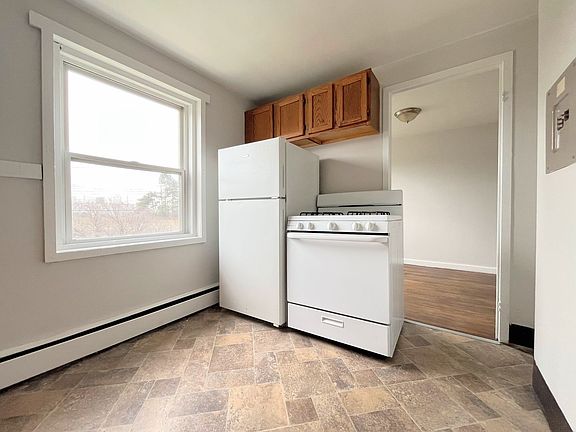3rd image of 31 Linda Dr APT 6