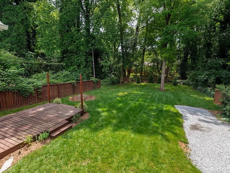 421 Heathcliff St — Photo 12
