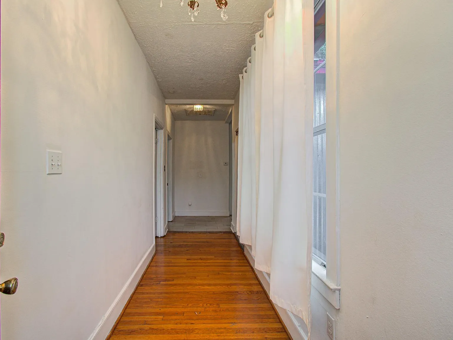 2 bed, 2.5 bath, 1700 sqft, $1,800 — Photo 2