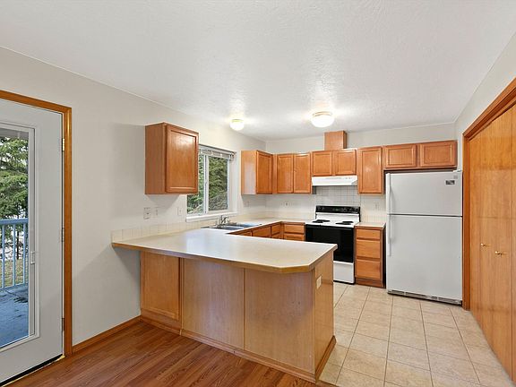 3rd image of 1323 W Qualchan Dr