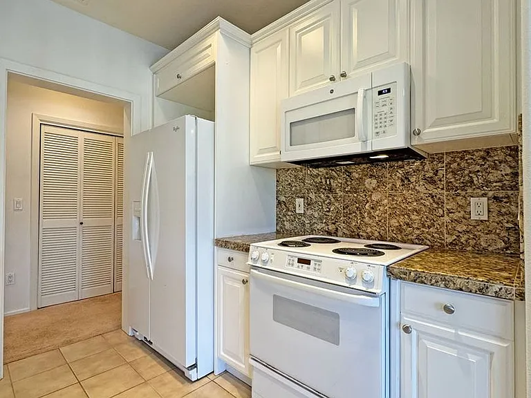 92-1078 Olani St #4 — Photo 6