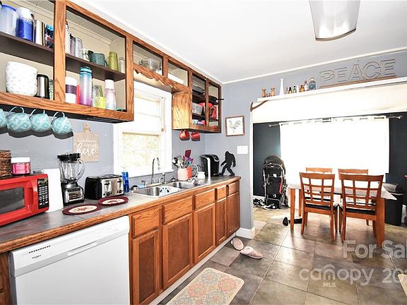 5th image of 233 Pinnacle Dr