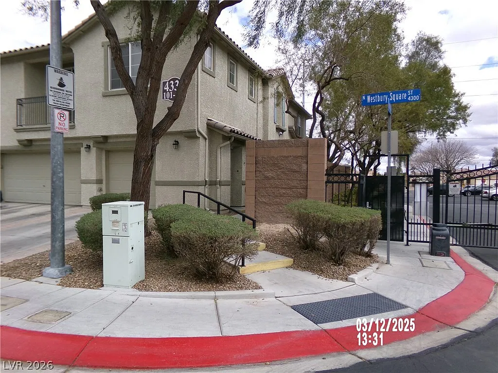 2 bed, 2.0 bath, 1220 sqft, $1,599 — Photo 2