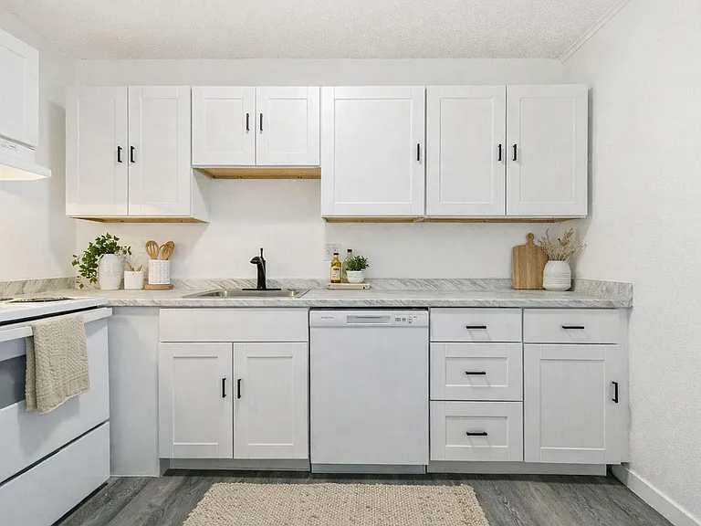 Oakwood Bend | Staged Kitchen