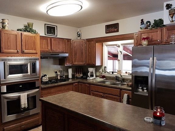3rd image of 13855 Lakeview Ct
