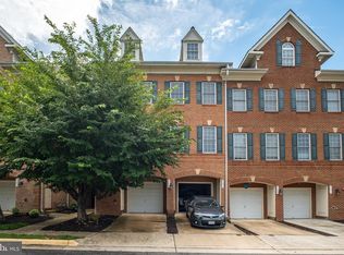 4605 Hummingbird Ln #104, Fairfax, VA