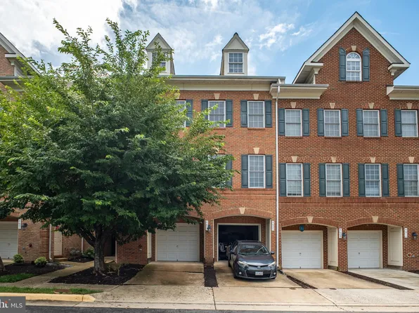 4605 Hummingbird Ln #104, Fairfax, VA 22033