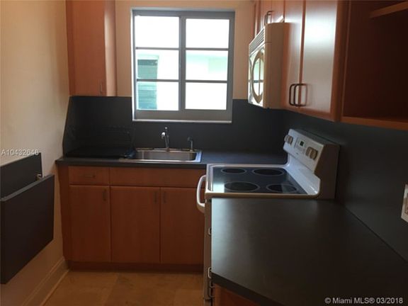 5th image of 1341 Meridian Ave APT 202