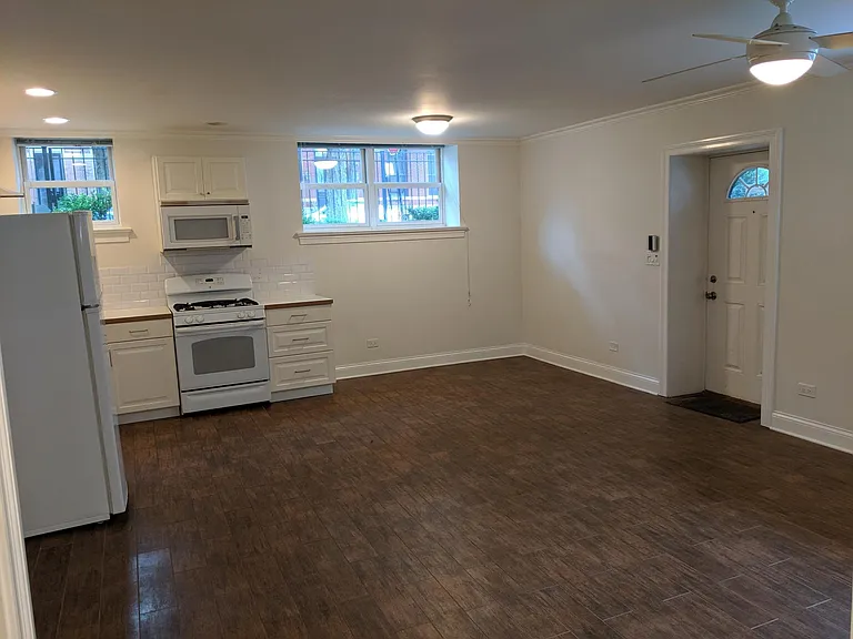 245 W Willow St — Photo 2