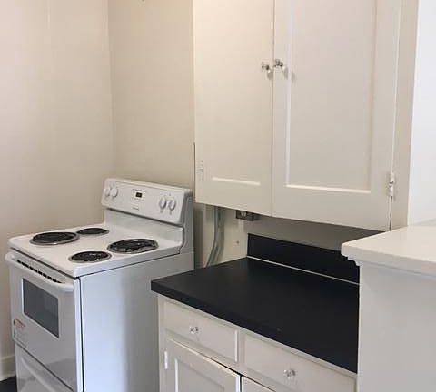 5th image of 6109 SE Belmont St #304