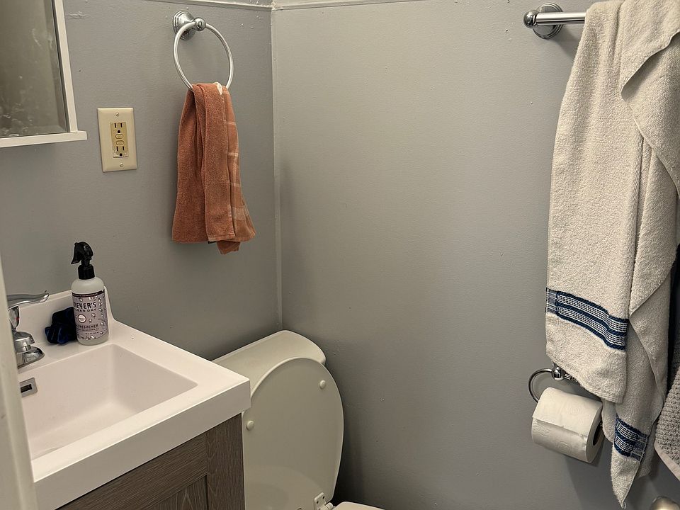 2nd image of 508 Ferry St #4