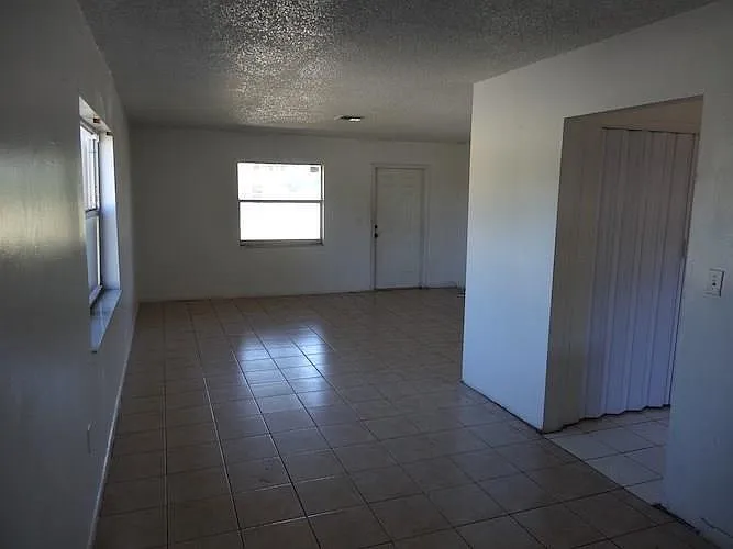 2400 NW 21st St #3 — Photo 15