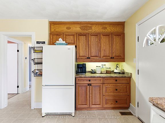 5th image of 160 Widder St
