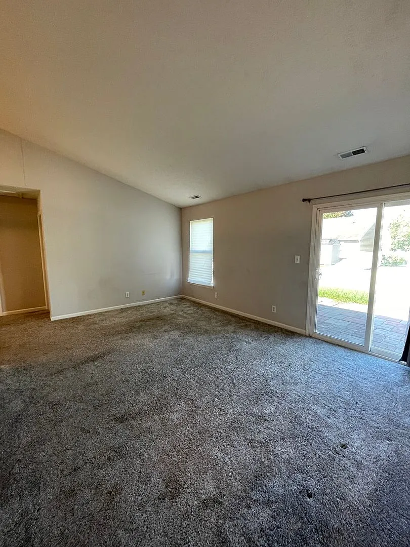 3 Bedroom Single Family Home — Photo 4