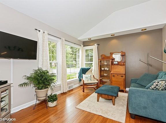 2nd image of 1001 Newberry Ave