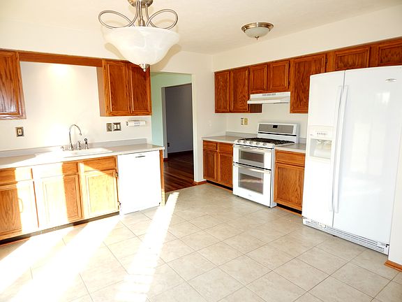 5th image of 1205 Edgerow Ln
