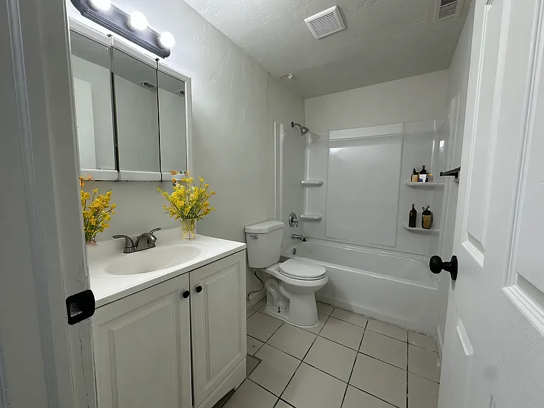 1801 W Parkway Blvd — Photo 9