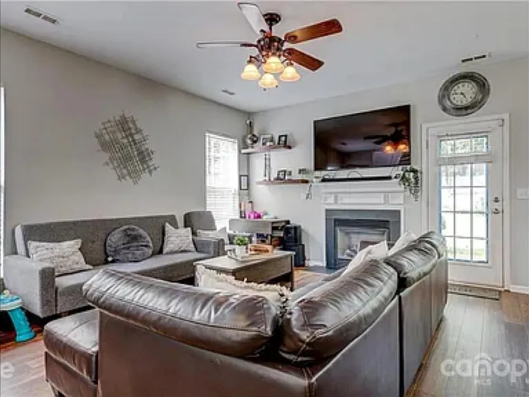 4729 Eaves Ln — Photo 10