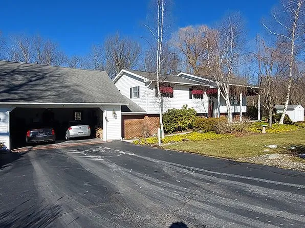 126 E View Dr, Clarks Summit, PA 18411