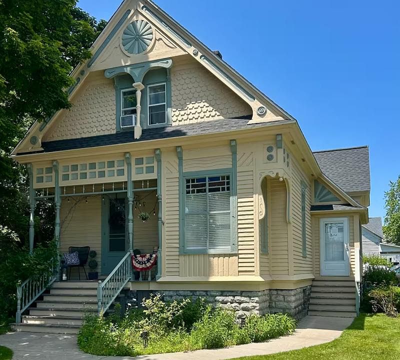 1st image of 825 N 2nd Ave