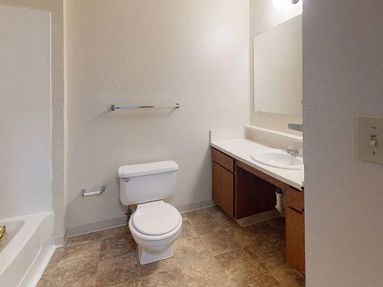 Indian Lakes Apartments — Photo 10