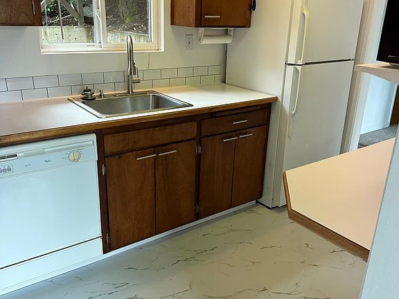 4th image of 3033 81st Pl SE Unit 3
