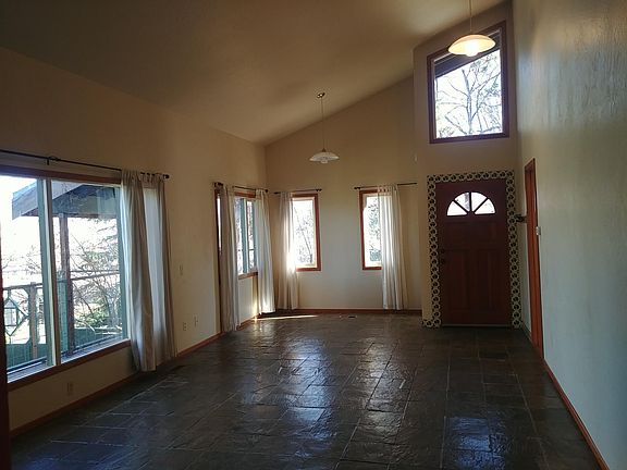 3rd image of 1065 Hillview Dr