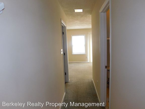 3rd image of 10 Bromley Dr