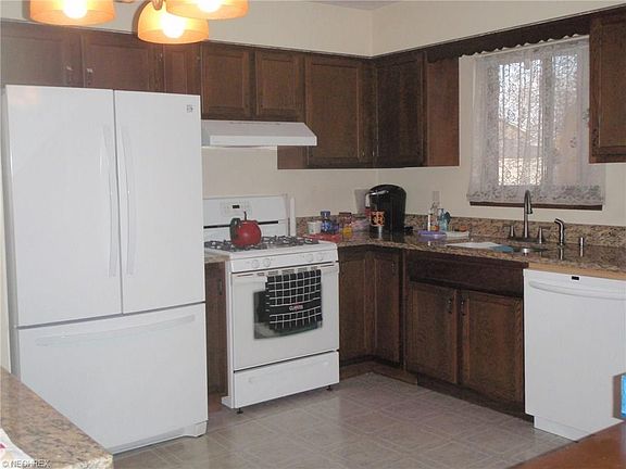 3rd image of 1661 Berwick Dr