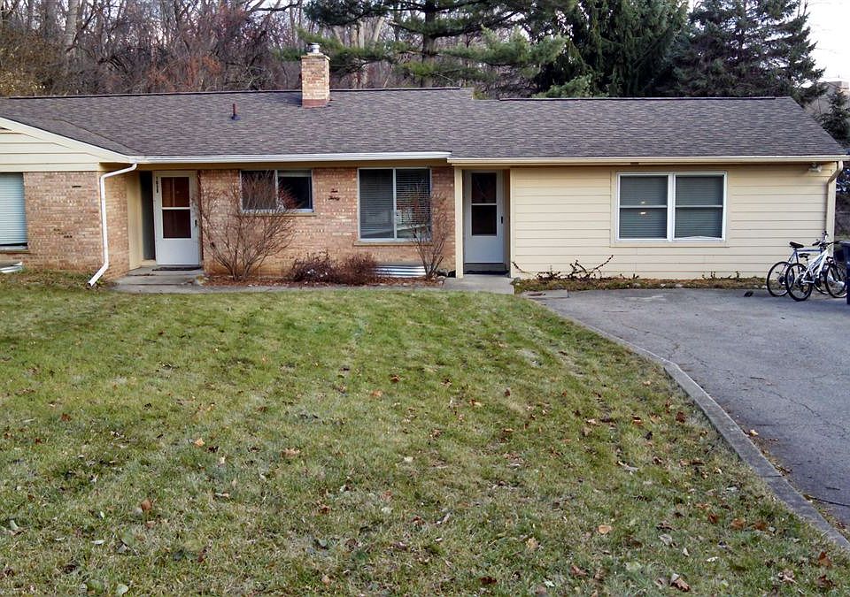1030 Cedar Bend